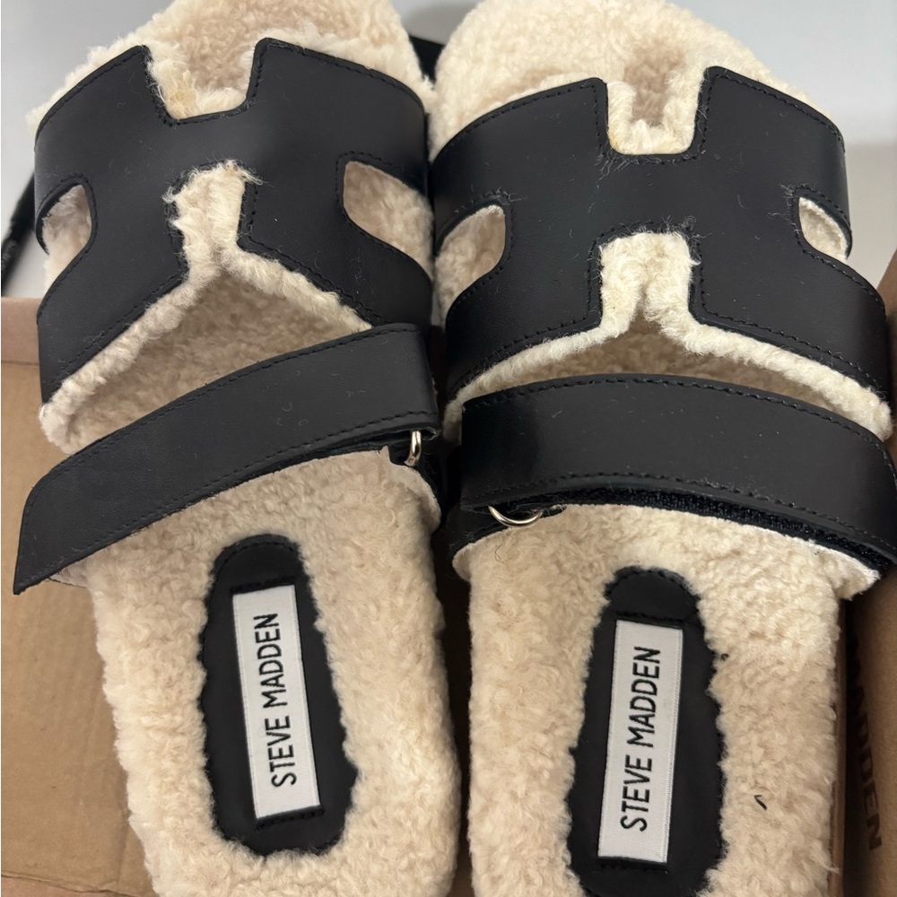Steve Madden Mayven Black Leather with fur sandal (BRAND NEW never worn)
